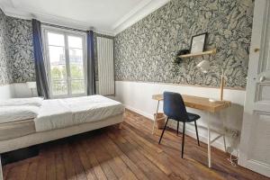 Room in elegant 3-bedroom apartment near Bois de Vincennes