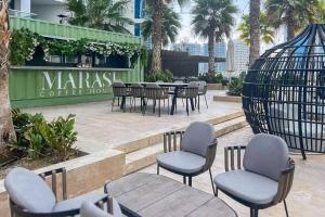 Vogue Vacation Homes, Business Bay Damac Maison Prive near Burj Khalifa and Dubai Mall, One Bedroom Apartment with Balcony, Canal and City Skyline View, Access toAmenities