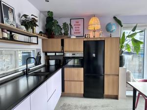 Central and luxurious floating home with garden