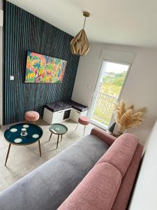 2 Ch Appt 63m² 46P. + piscine 4 mn plage & centre