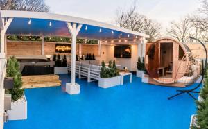 Teeni Santorini Hot tub Sauna and RL Therapy