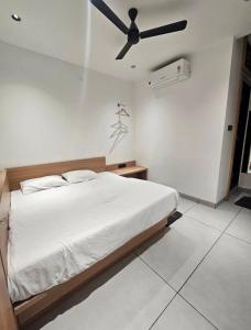 Elite 002 Central 2BHK Luxe LIVING