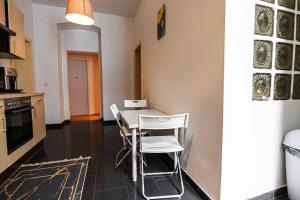 Lovely 4BR Apartment Garden by Lorenz Böhler & Danube