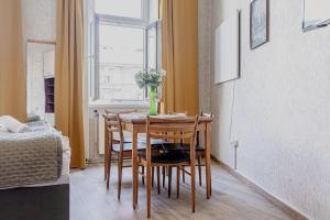 Stylish 2BR Apartment Garden & Contemporary Amenitie