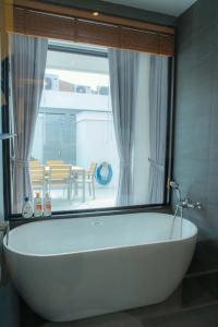 Seaside New 3BR Pool Villa 2-Min Walk to Bangtao Beach l Villa Belplaya Phuket, Bangtao