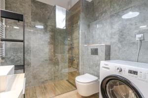 Strzelecka Bright Apartment by BookingHost