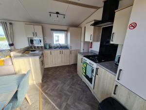 Lilly Luxury Hot Tub Caravan - theluxurycaravan - GV109 Grange Leisure Park