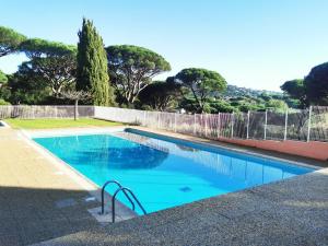 Mazet provençal au cœur dune belle pinède dans une résidence sécurisée