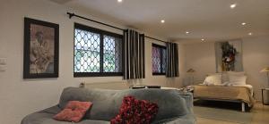 Le Clos Saint Jean, vue Cité, piscine et parking