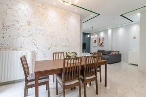 Warm and modern brand new apartment