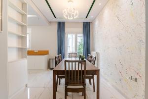 Warm and modern brand new apartment