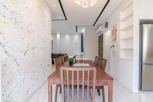 Warm and modern brand new apartment