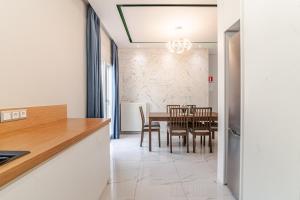 Warm and modern brand new apartment