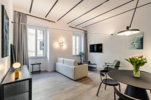 AT SIX - NEW designer apartment in the center!