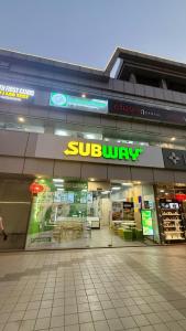 Sundowner Hive 10 Mirror Studio with Private Patio