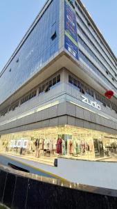 Sundowner Hive 10 Mirror Studio with Private Patio