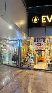 Sundowner Hive 10 Mirror Studio with Private Patio