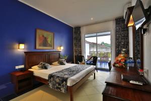 Hibiscus Beach Hotel & Villas