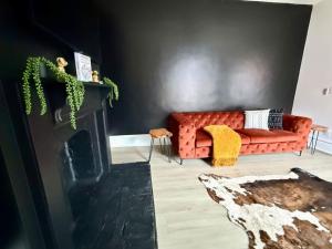 Jungle House Columbus Short North Downtown Free Parking - Near Convention Center & Nationwide Arena - 4BR Luxury Home - Sleeps 12 - Over 5,800 Five Star Stays