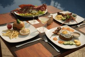 Hibiscus Beach Hotel & Villas
