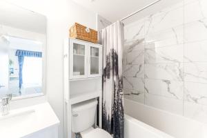Modern Family Townhouse 2 Bedrooms 3 Full Bathrooms Sleeps 6
