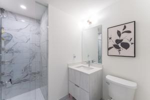Modern Family Townhouse 2 Bedrooms 3 Full Bathrooms Sleeps 6