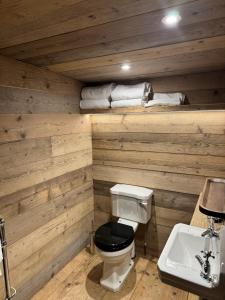 The Goose In The Woods - With Lakeside Sauna