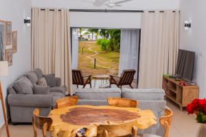 Aurelia Sands Beachfront Retreat with Pool & AC
