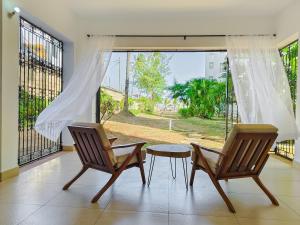 Aurelia Sands Beachfront Retreat with Pool & AC