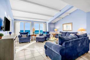 Oceanfront condo with balcony, AC, views & outdoor pool - dog-friendly