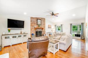 Relaxing, dog-friendly home with furnished patio, washerdryer, WiFi, & AC