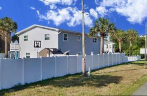 Lower Level 1 Block from 2 Beaches wPrivate Pool, High-Speed Wi-Fi