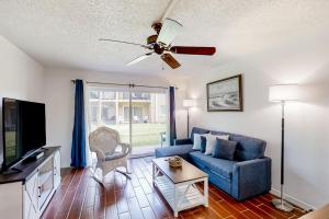 Condo across the street from the beach with pool, tennis, & washerdryer