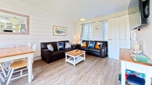 Nantucket Cottage - Part of the The Bay Filey Holiday Village with pool, gym and direct beach access, pub, restaurant, tennis and meadows walks