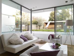 10 Minute Walk from Twickenham Rugby Stadium - Architect designed family home