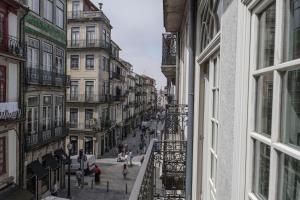 Modern Flat With Balcony on Rua das Flores - 1st