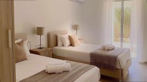 Guesthouse for 8guests superb pool and terrace