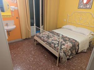 pisa train station hostel