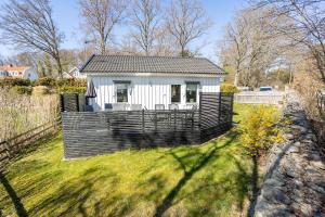 Charmig stuga med havsutsikt