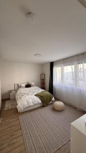 BG Living & Hosting - Stylish Luxury Apartments in the City Center - Parking, WiFi & Washing Machine