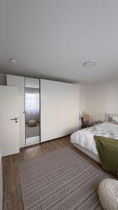 BG Living & Hosting - Stylish Luxury Apartments in the City Center - Parking, WiFi & Washing Machine