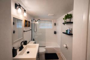 Private King Suite Near DC & Joint Base Andrews