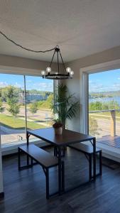 3 Bedroom Condo with Lake Pepin views with access to shared outdoor pool