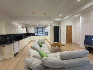 Luxury 2BR with Garden Access