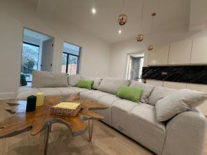 Luxury 2BR with Garden Access