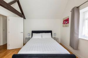 Guest Favourite Apartment in Central Newbury by Superhost