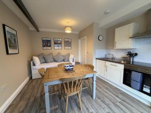 Well-Connected One Bedroom Self-Contained Rural Retreat