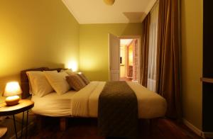 Wooden Style 2BD Charming Stay Prime Old Tbilisi