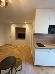 Studio rénové cœur centre-ville de Laval