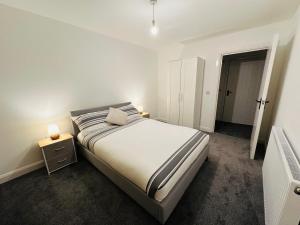 Modern 2 Bedroom Flat with Stylish Comfort